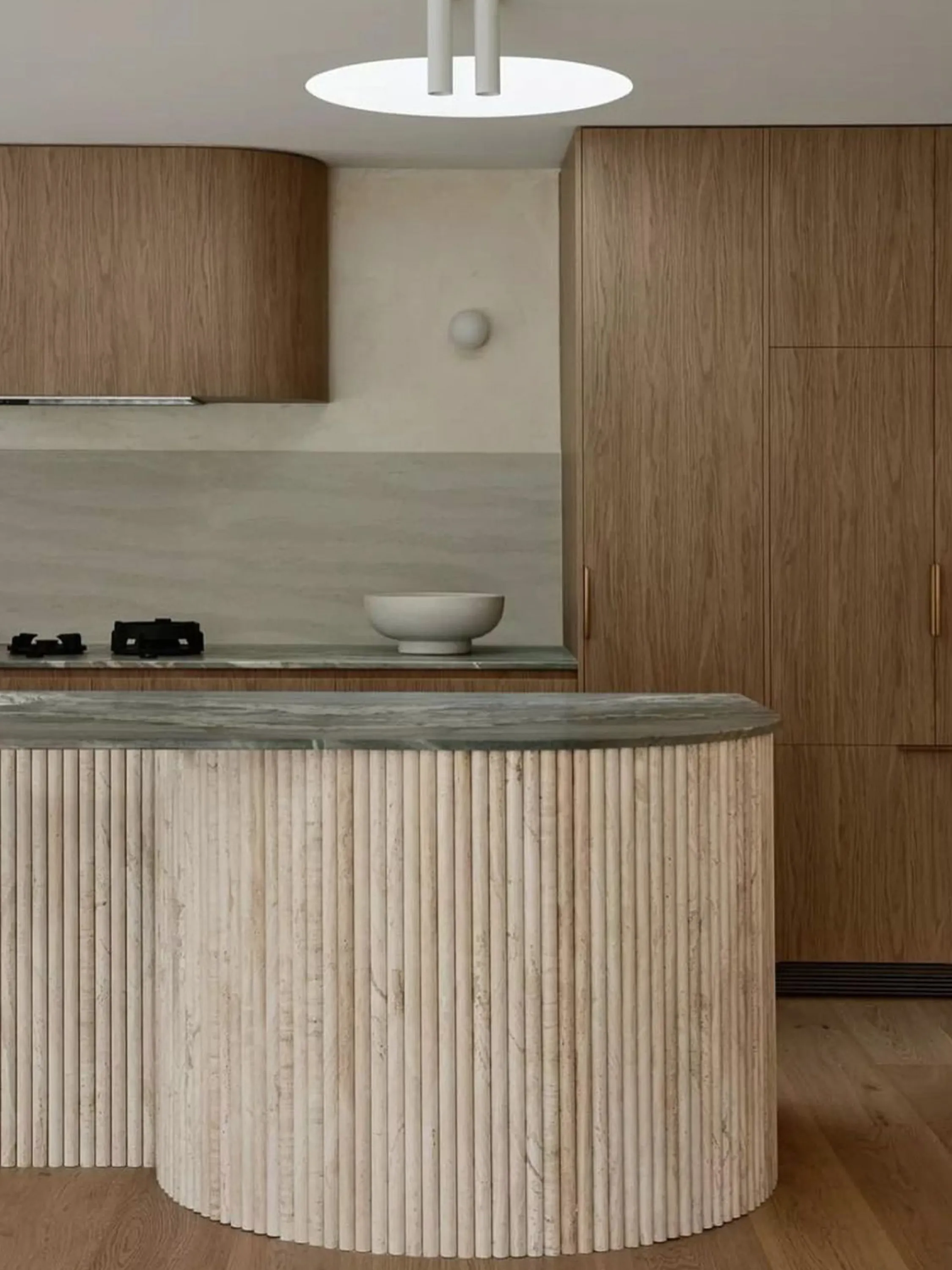 Kitchen with rounded shapes and earthy colours.