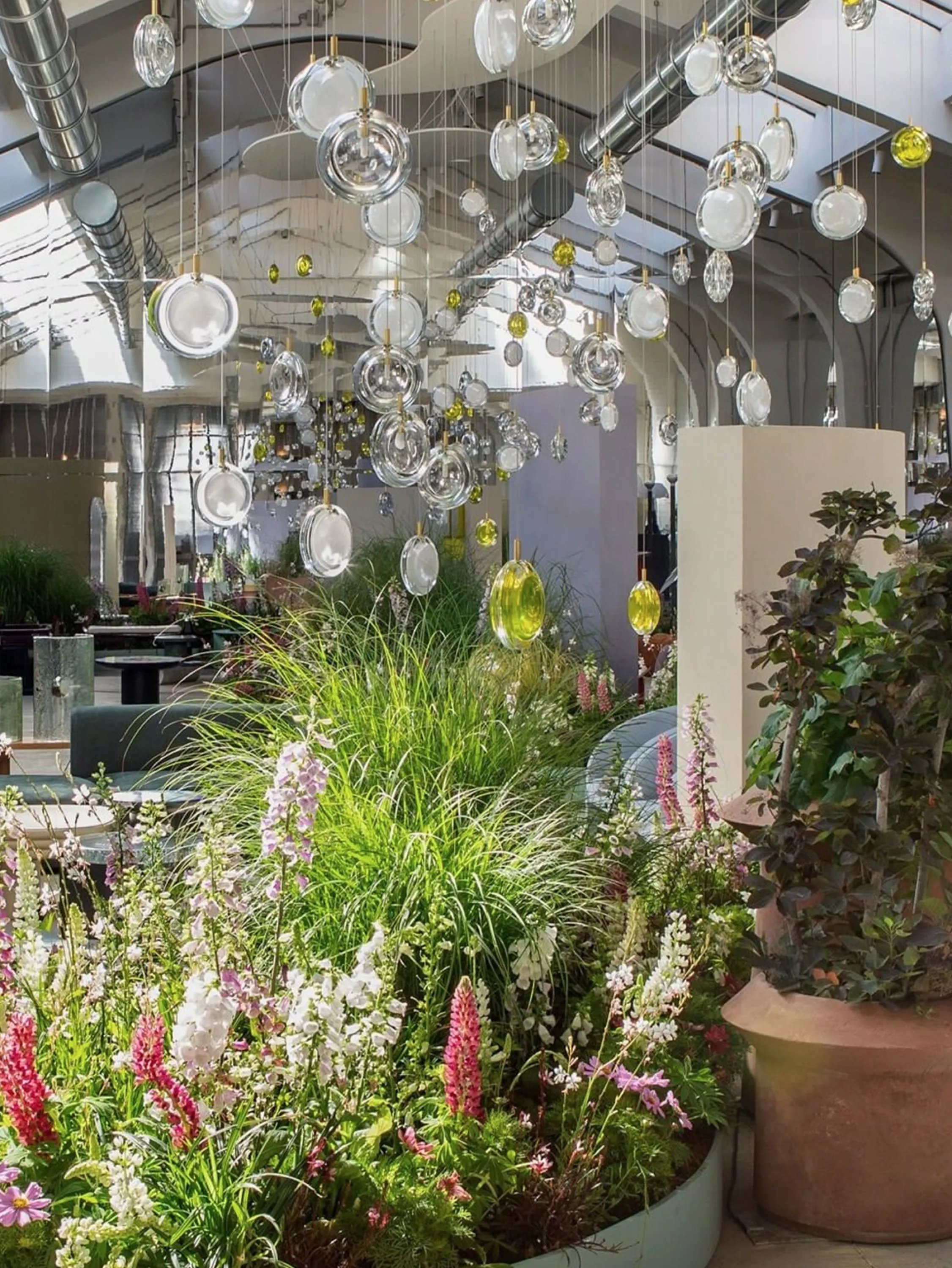 Showroom integrating planted areas.