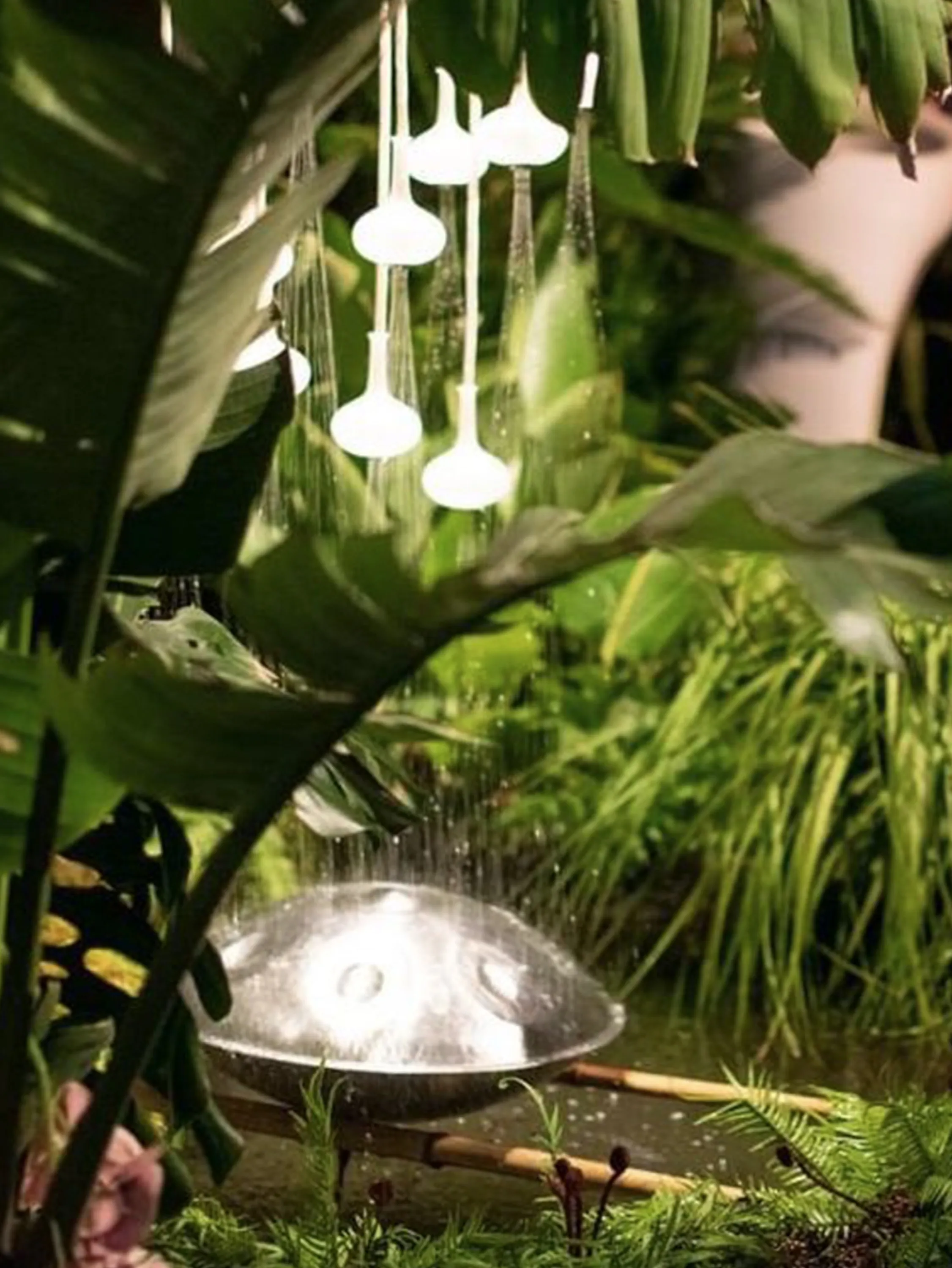 Water jets tapping on a handpan.