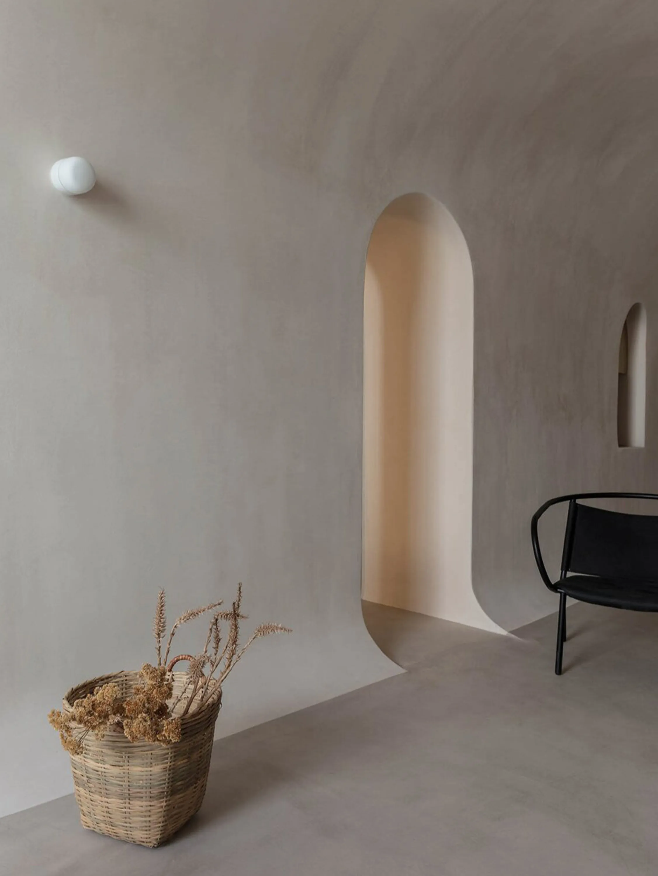 A wall with a rounded edge.